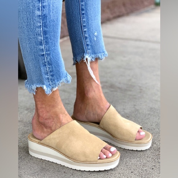 Vince Shoes - Vince Sarria Suede Platform Slide Sandals size 10